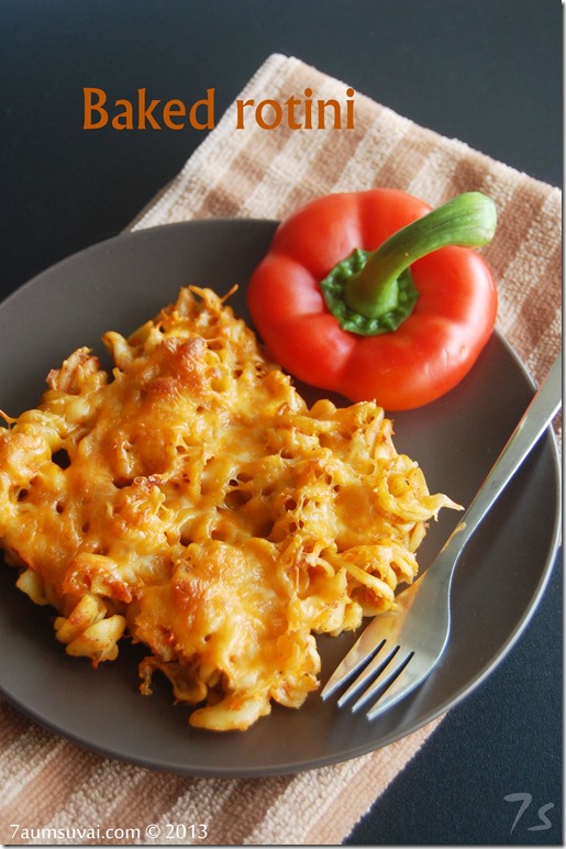 Baked rotini with red pepper sauce