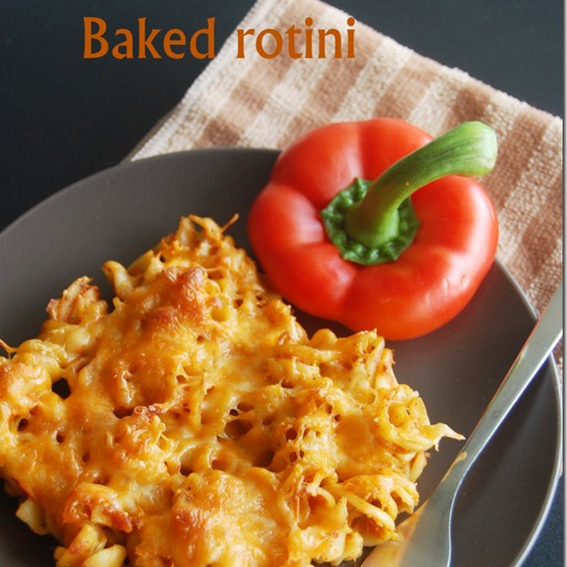 Baked rotini with roasted red bell pepper sauce