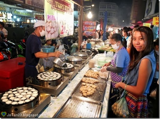 things-to-do-in-chiang-mai-go-to-warorot-night-market-quail-egg-in-coconut-cream