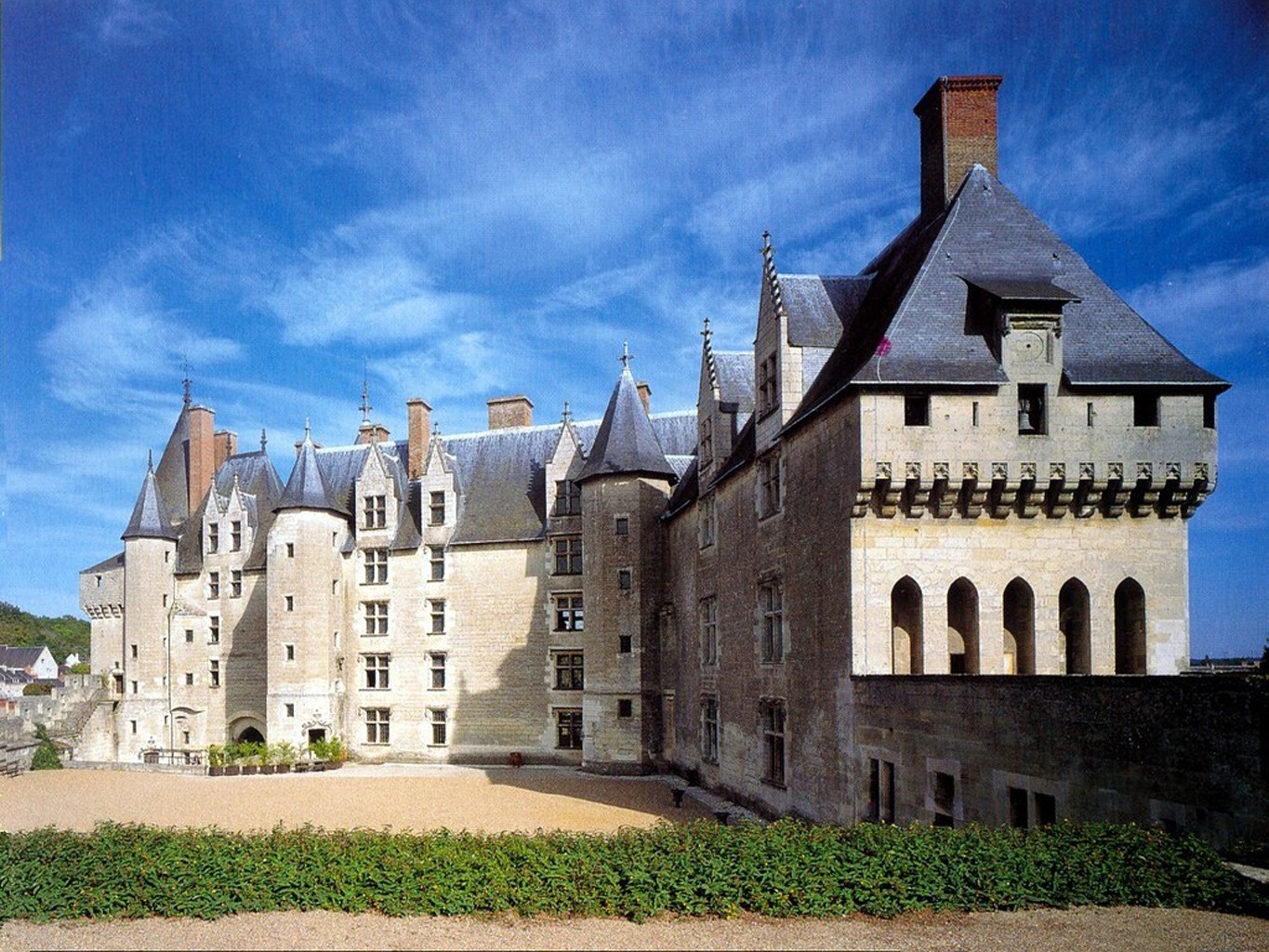 [Langeais-sur-Loire-by-Robert-Polidori-wall-TR-1024x768%255B6%255D.jpg]