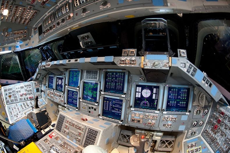 endeavour-flight-deck-10