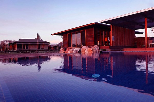 wildman-wilderness-lodge-170-kilometres-from-darwin-provides-a-collection-of-luxury-african-style-tenst-and-cabins-on-the-edge-of-the-mary-river-wetlands