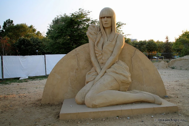 sculpturi nisip Burgas Lady Gaga.JPG