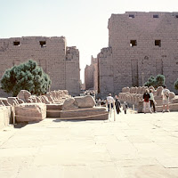 31.- Pilonos de templo de Karnak