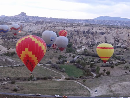 23. Baloane zburand peste Cappadocia.JPG
