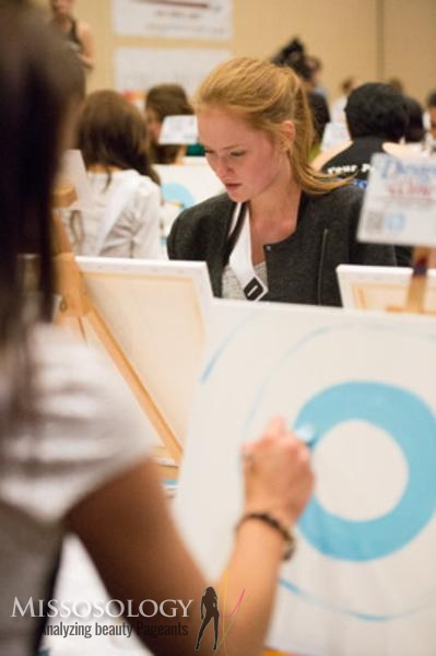 miss_universe_2012_Charity_2.jpg