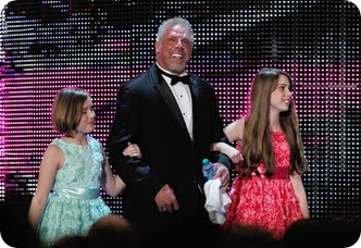 Warrior enters in to the Hall of Fame with his daughters