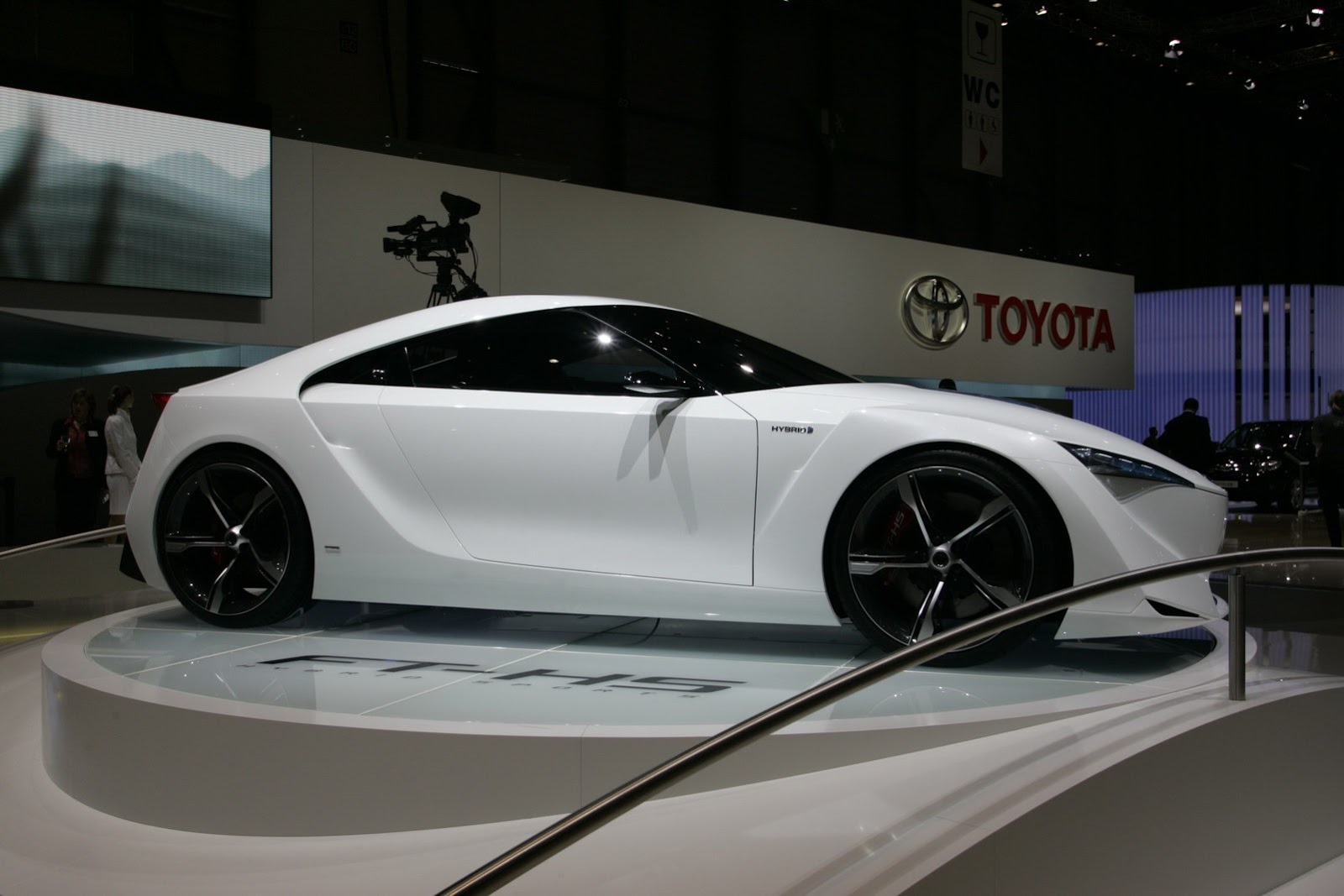 [2007-Toyota-FT-HS-Concept-1%255B2%255D.jpg]