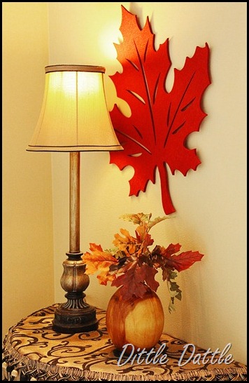 Fall-Autumn-Foyer-decor-using-leaf-felt-placemats