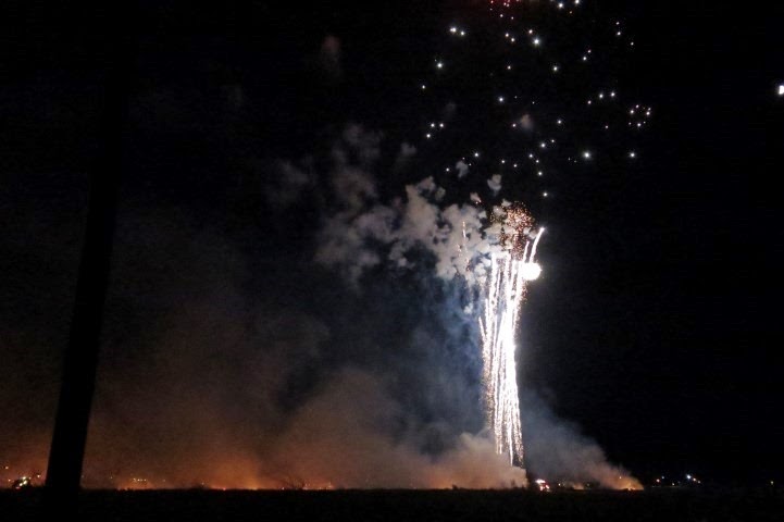 [2014-07-04%2520fireworks%2520and%2520fire%2520in%2520field%2520carson%2520city%2520nv%2520%252847%2529%255B3%255D.jpg]