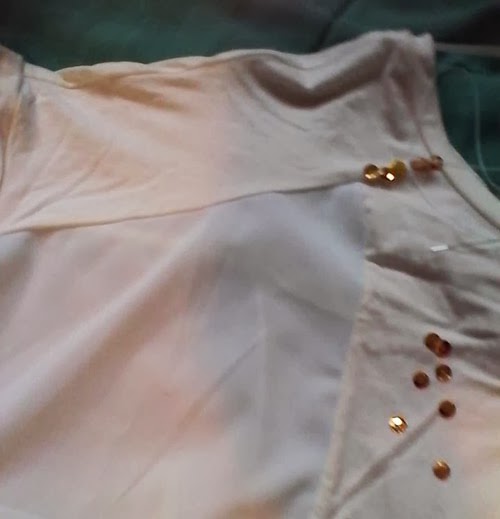 Blusa customizada com lantejoulas