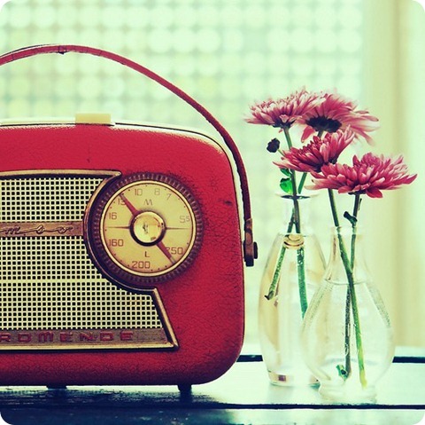 recomendaciones para entrevistas en radio radio retro rojo femenino flores