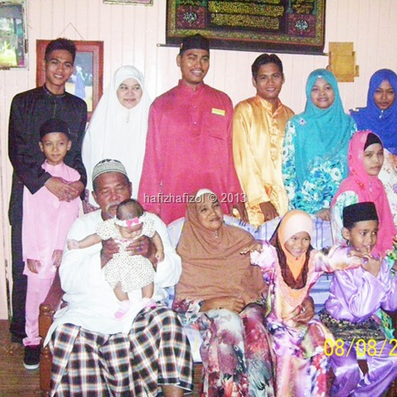 Keluarga Besar Berhari Raya