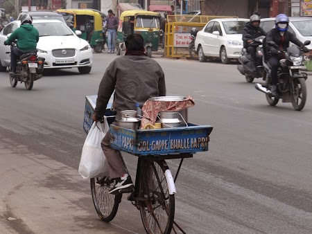 23. Food delivery - Delhi.JPG