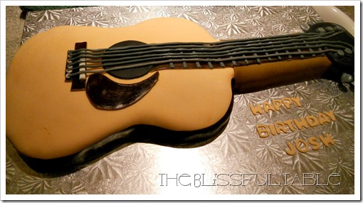 acoustic guitar cake 012a