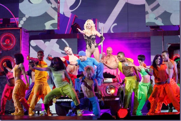 Britney-Spears-Femme-Fatale-Tour-Dançarinos