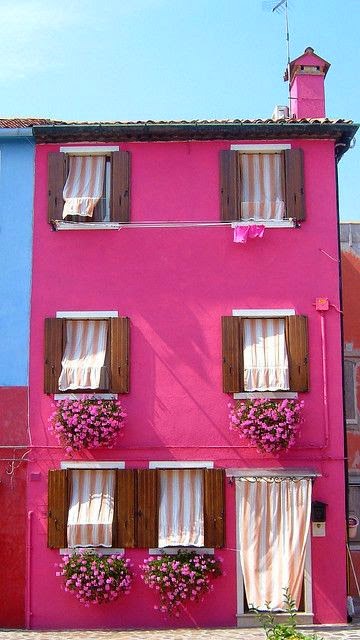 Fachada casa cor de rosa