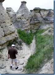 1901 Alberta - Writing-On-Stone Provincial Park - Battle Scene Trail - hoodoos & Bill on trail
