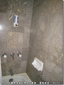 君怡酒店_KIMBERLEY_HOTEL，浴室小小的，設備也有點給它老舊，但基本的設施都有就是了。 