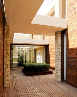 Casa moderna en Monasterios / Ramón Esteve Casa-moderna-Monasterios-Ramón-Esteve
