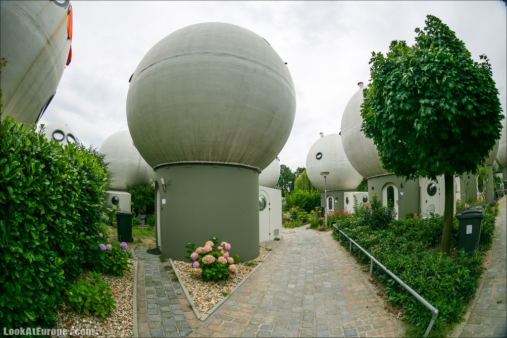 LookAtEurope.com - Фотогалоп по Европе. Чехия, Германия, Голландия.  Дома шары в голландском городе Хертогенбош | Holland, Bolwoningen Houses of Hertogenbosch