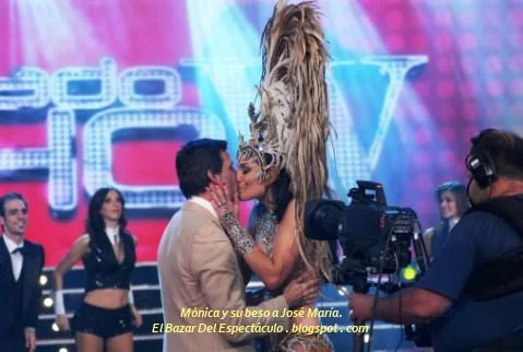 Mónica y su beso a José María..JPG