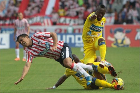 Maicol Ortega (Junior) y Rene Rosero (Pasto)