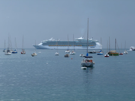 Vasul Liberty of the Seas ancorat la Villefranche