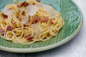 White Wine Spaghetti with Bacon and Parmesan