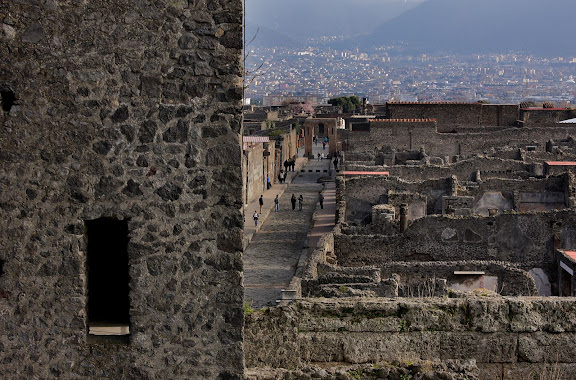Antigua ciudad romana de Pompeya.
Murallas y torres junto a la Puerta Vesubio.
Pompeya, Italia