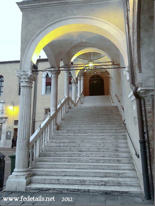 Scalone monumentale, Ferrara, Emilia Romagna, Italia - Monumental staircase, Ferrara, Emilia Romagna, Italy - Property and Copyrights of www.fedetails.net
