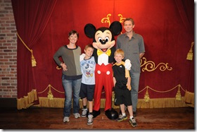 2012-11  Family & Mickey  41687690276
