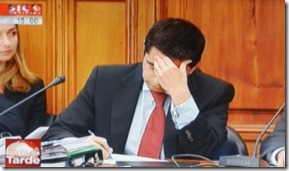 A dor de cabeca de Vitor Gaspar vai passar para os contribuintes portugueses. Ago.2012