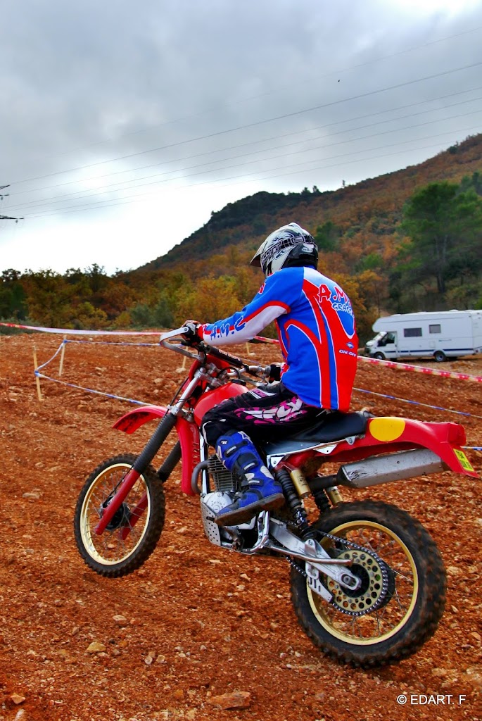 Photos d'un enduro qui eu lieu à Flassan sur Issole-TEST