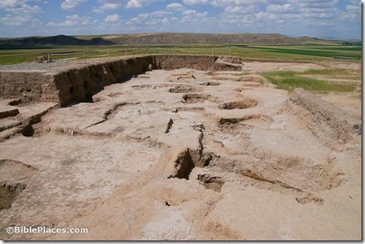 Ziyaret Tepe, citadel Neo-Assyrian Bronze Palace with later pits, adr1005212203
