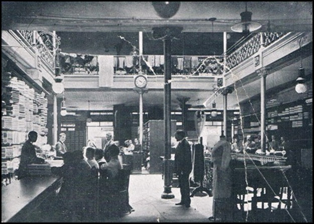 Interior de El Siglo. Calle de San Fernando. 1911