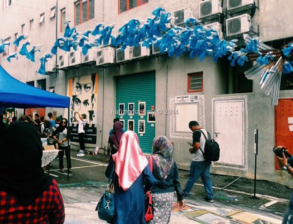 Bergambar di Laman Seni 7, Lorong Belakang Seksyen 7 Shah Alam