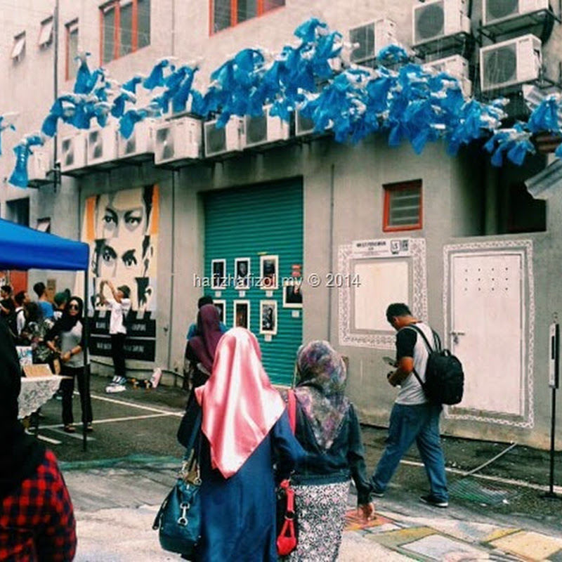 Bergambar di Laman Seni 7, Lorong Belakang Seksyen 7 Shah Alam