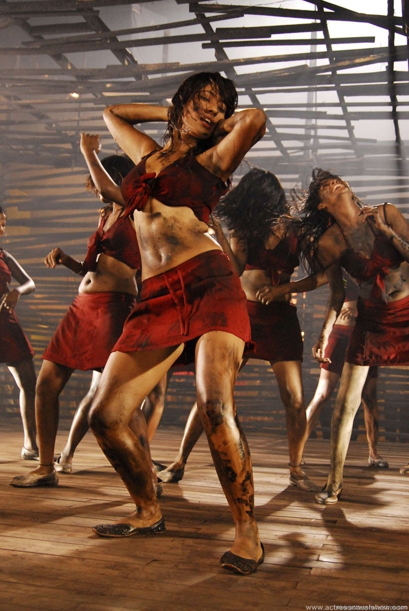 [Siruthai%2520Puli%2520Movie%2520Stills%2520Neha%2520Sharma%25283%2529%255B2%255D.jpg]