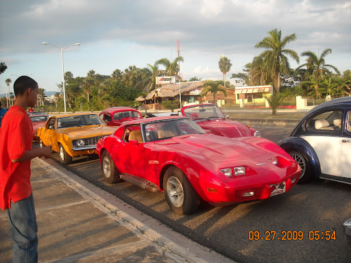 Autos Clasicos y Juntadera