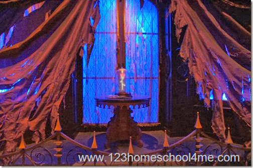 See the rose petals acutally fall in this amazing dining restaurants at the Magic Kingdom See the rose petals acutally fall in this amazing dining restaurants at the Magic Kingdom