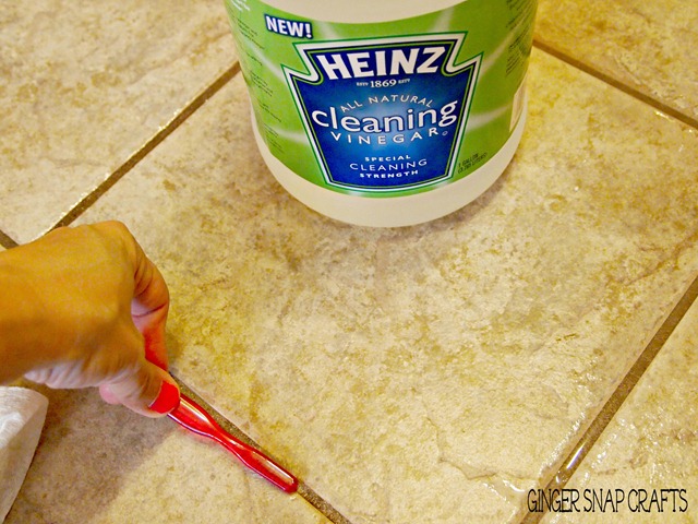 cleaning tile with #HeinzVinegar