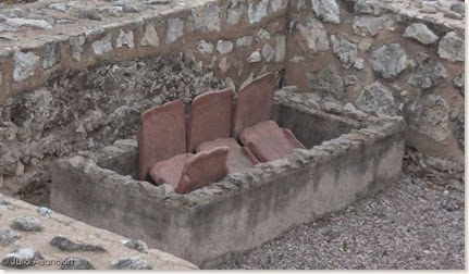 Una de las tumbas del interior del Mausoleo de El Albir