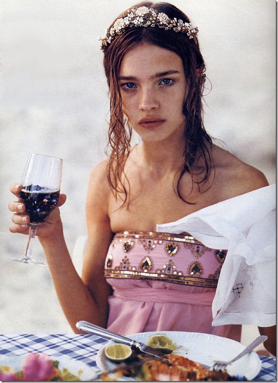 w-july2002-vodianova-4