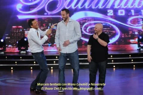Marcelo tentado con Manu Ginobili y Navarrete.JPG