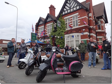 Smell The 2 Stroke - Nantwich - Sun 1-9-13 - front of The Railway Hotel
