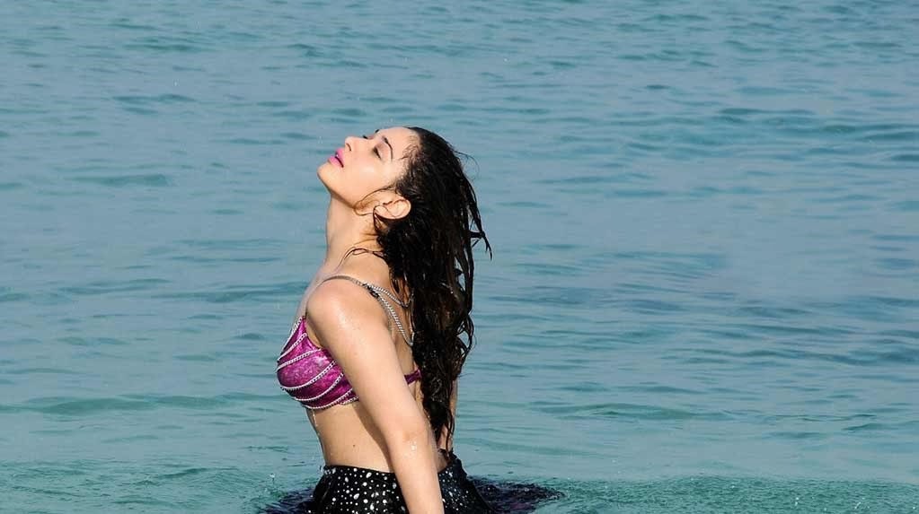 [tamannaah-bhatia_Hot%2520beach%2520stills_rebel%2520%25282%2529%255B4%255D.jpg]