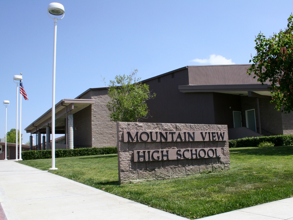 [Mountain_View_High_School_building3.jpg]