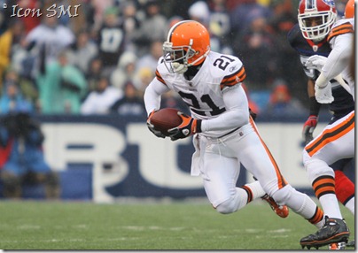 12 December 2010: Cleveland Browns cornerback Eric Wright (21) recover a fumble after Buffalo Bills quarterback Ryan Fitzpatrick (14) loses itat Ralph Wilson Stadium in Orchard Park, NY.