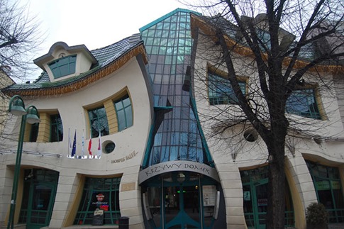 02. The Crooked House (Sopot, Polonia)